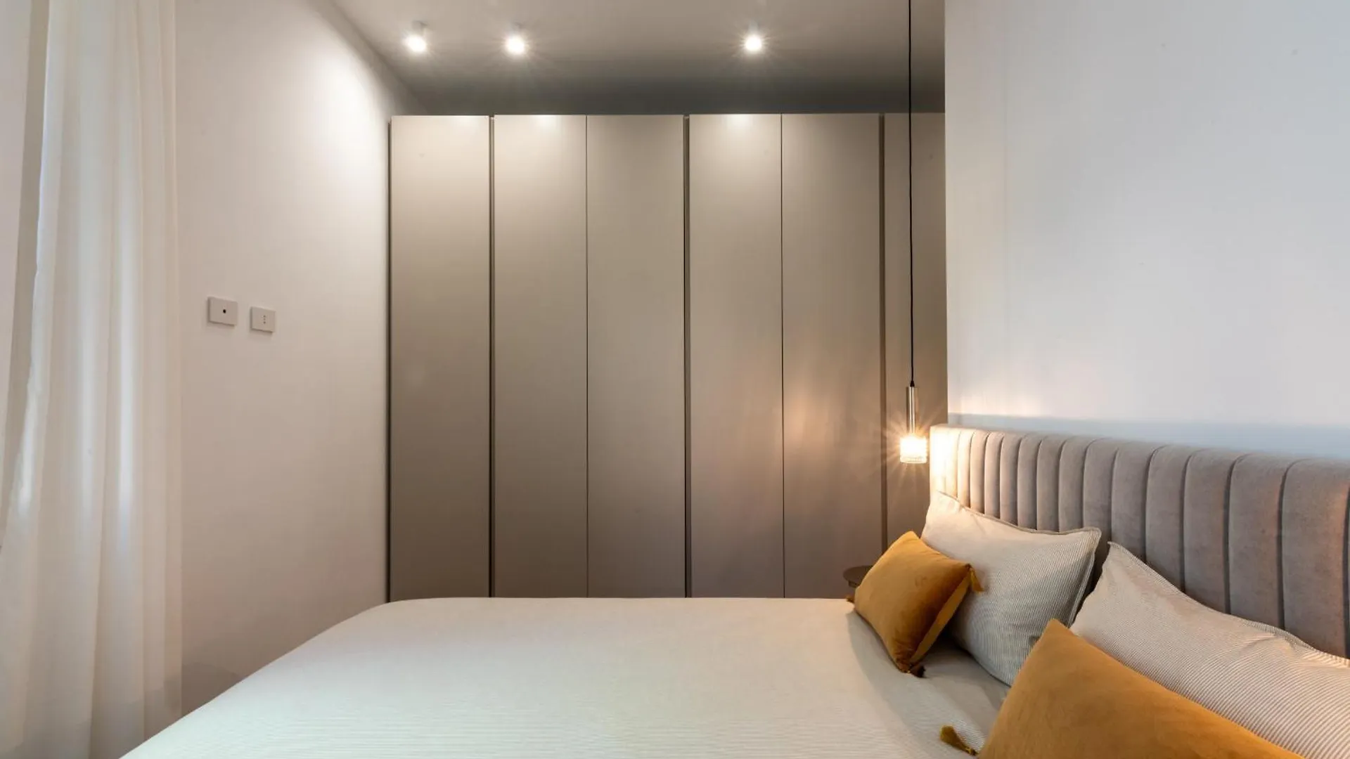 White House Villa Con Posti Auto Milano