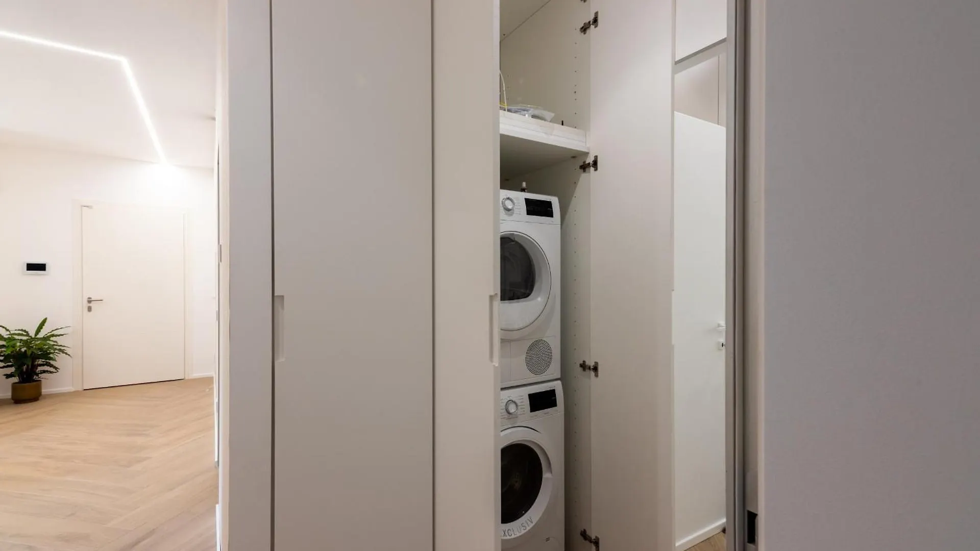 Apartment White House Villa Con Posti Auto Milano