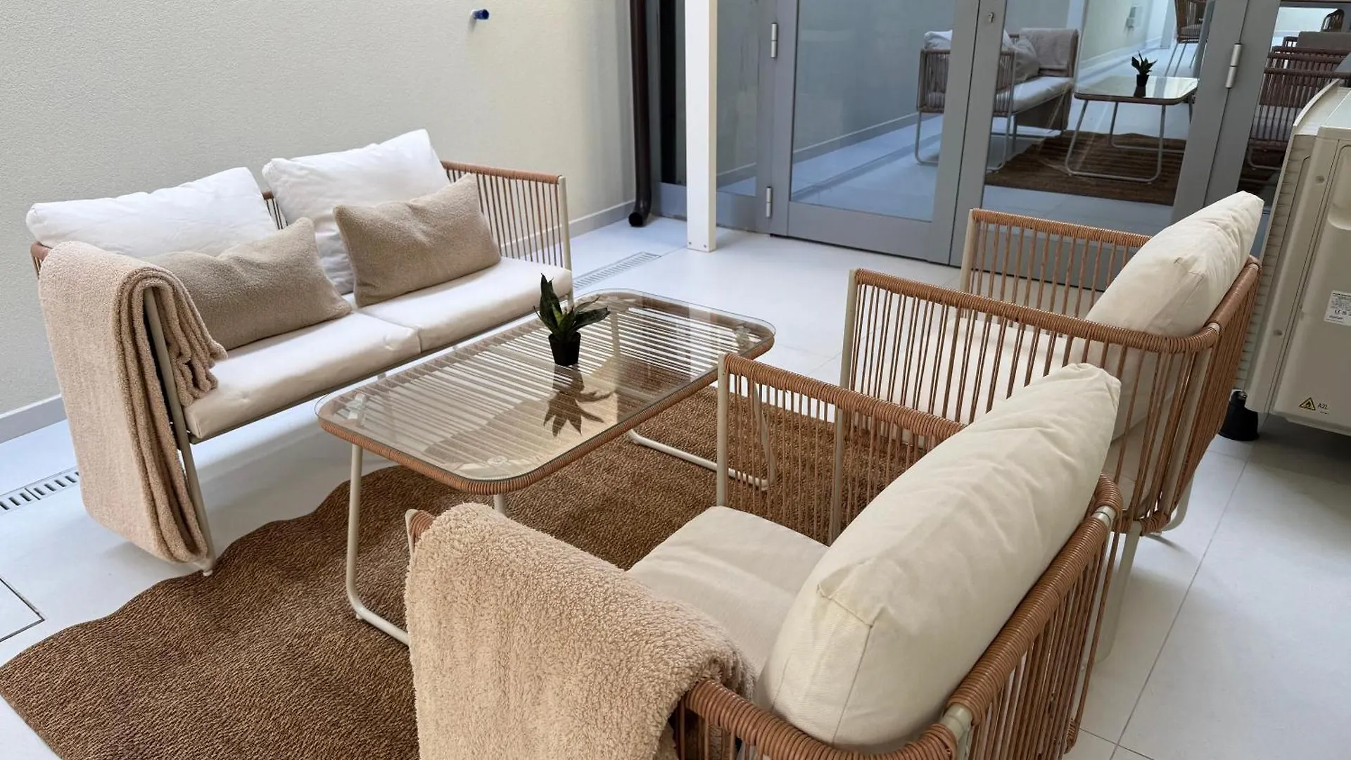 White House Villa Con Posti Auto Milano