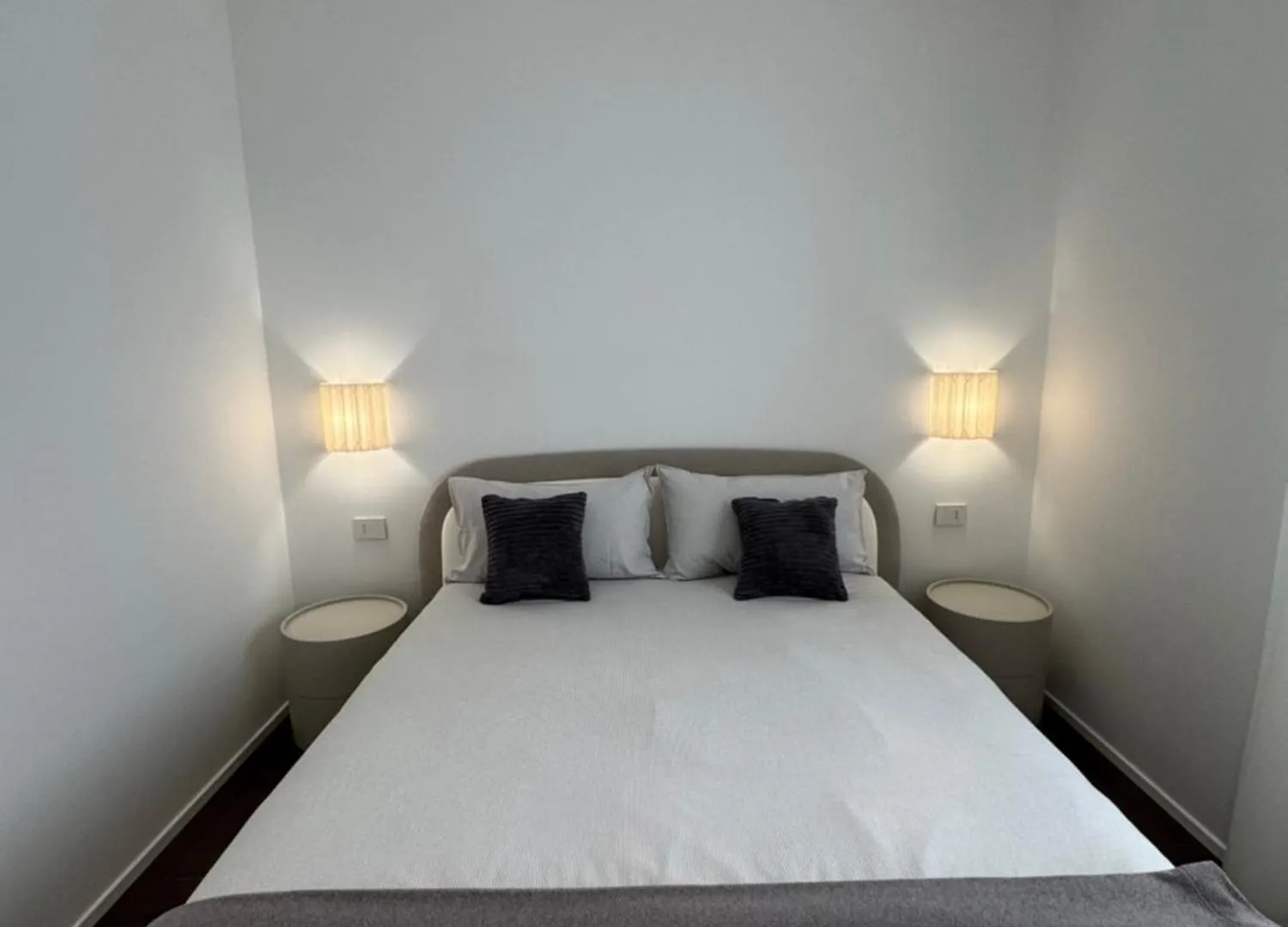White House Villa Con Posti Auto Milano