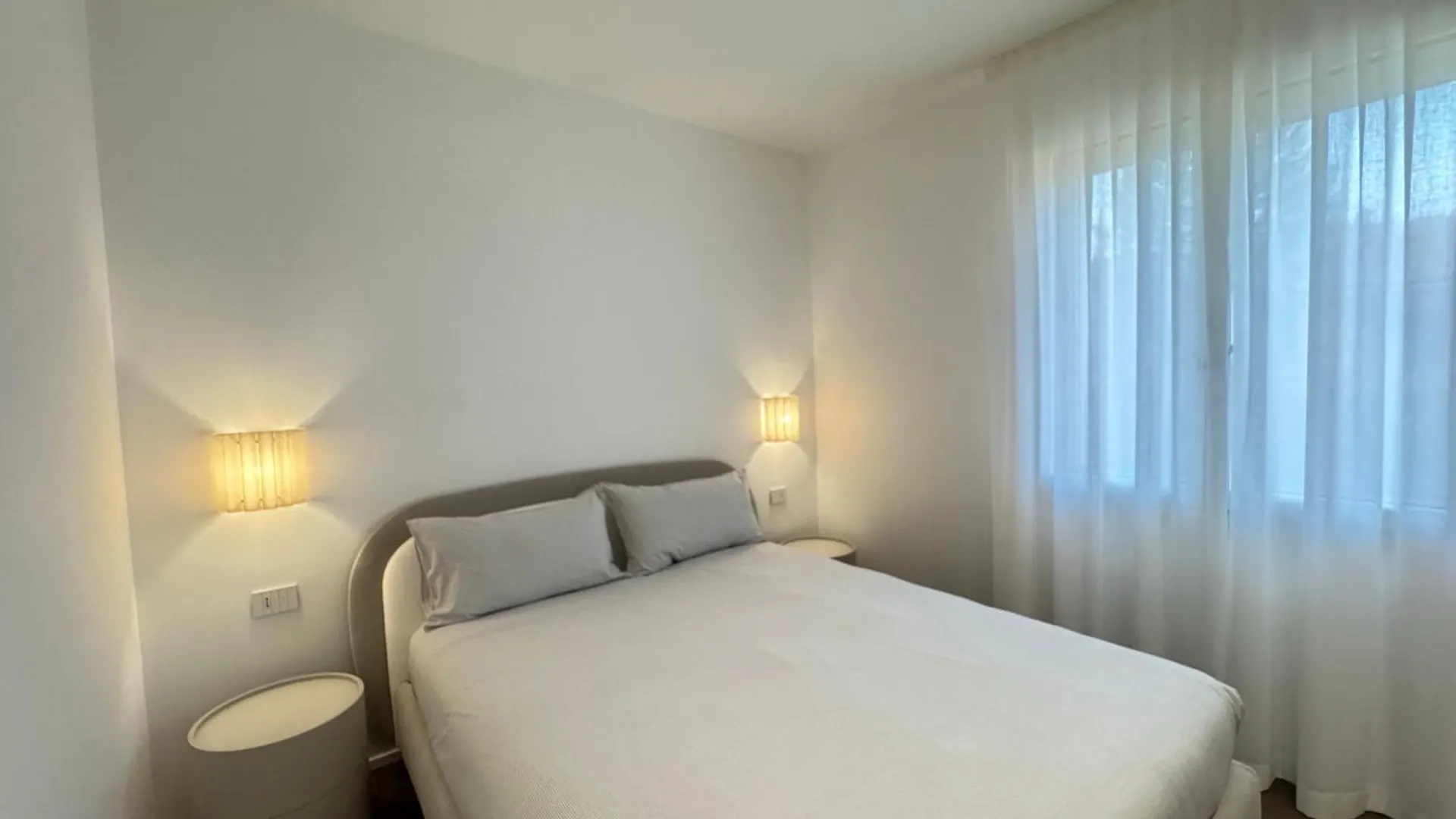 White House Villa Con Posti Auto Milano