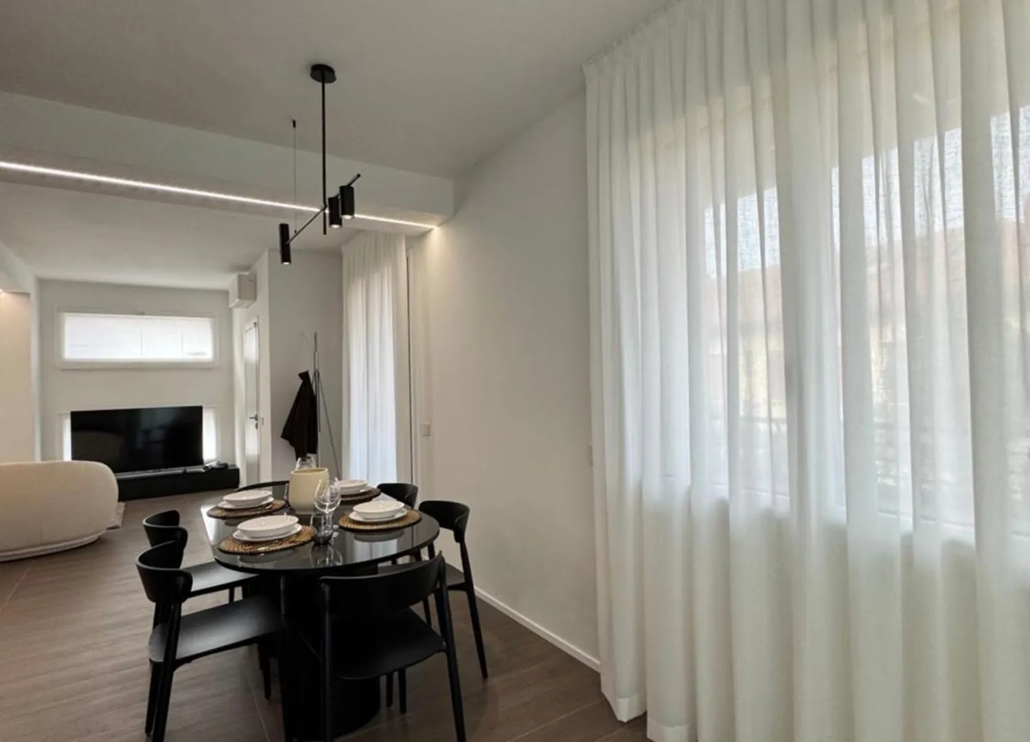 White House Villa Con Posti Auto Milano ميلان