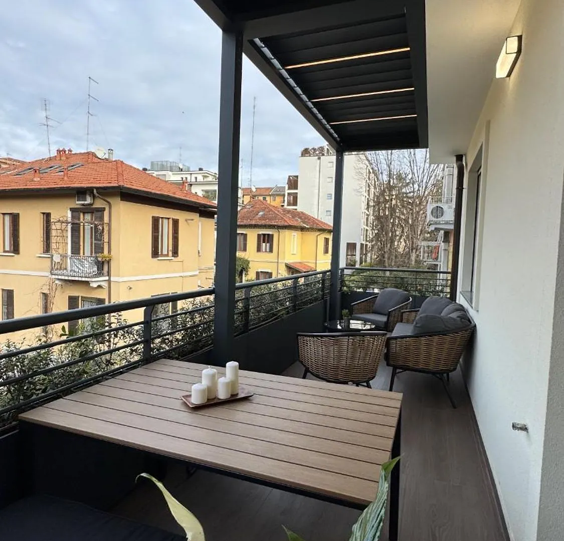 White House Villa Con Posti Auto Milano ميلان