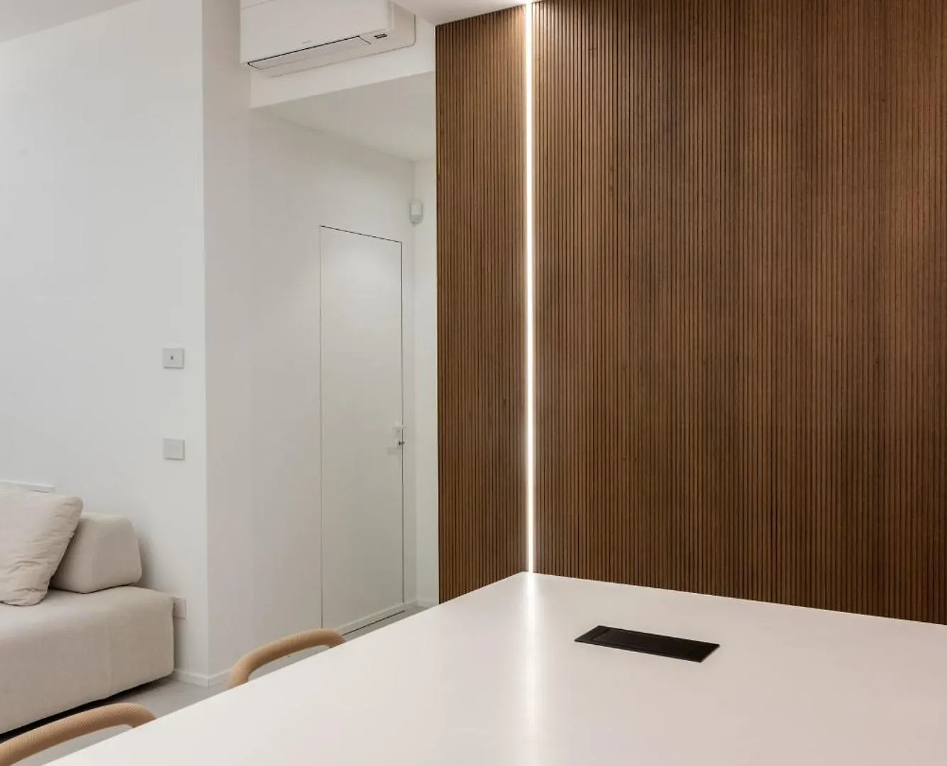 White House Villa Con Posti Auto Milano