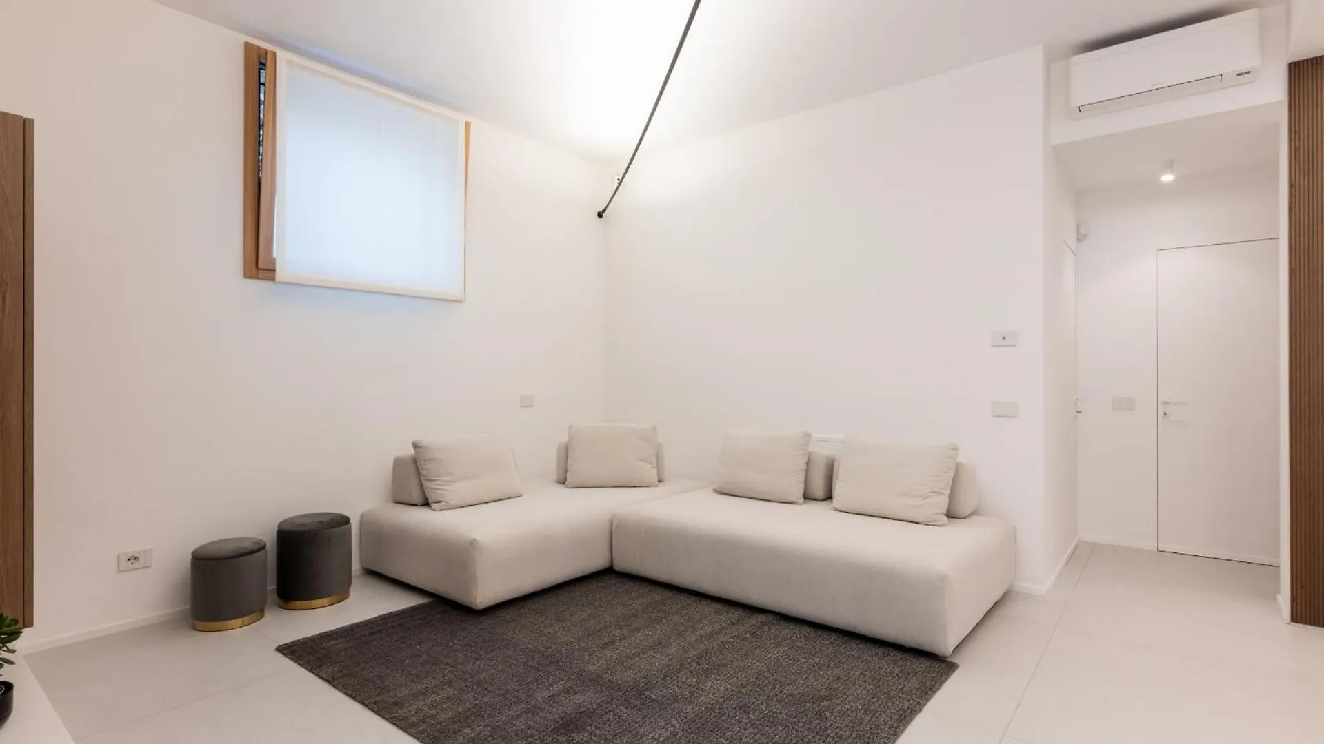 White House Villa Con Posti Auto Milano شقة