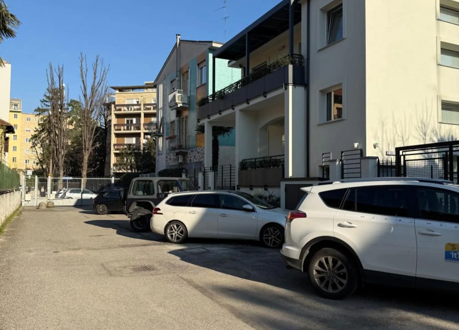 White House Villa Con Posti Auto Milano شقة