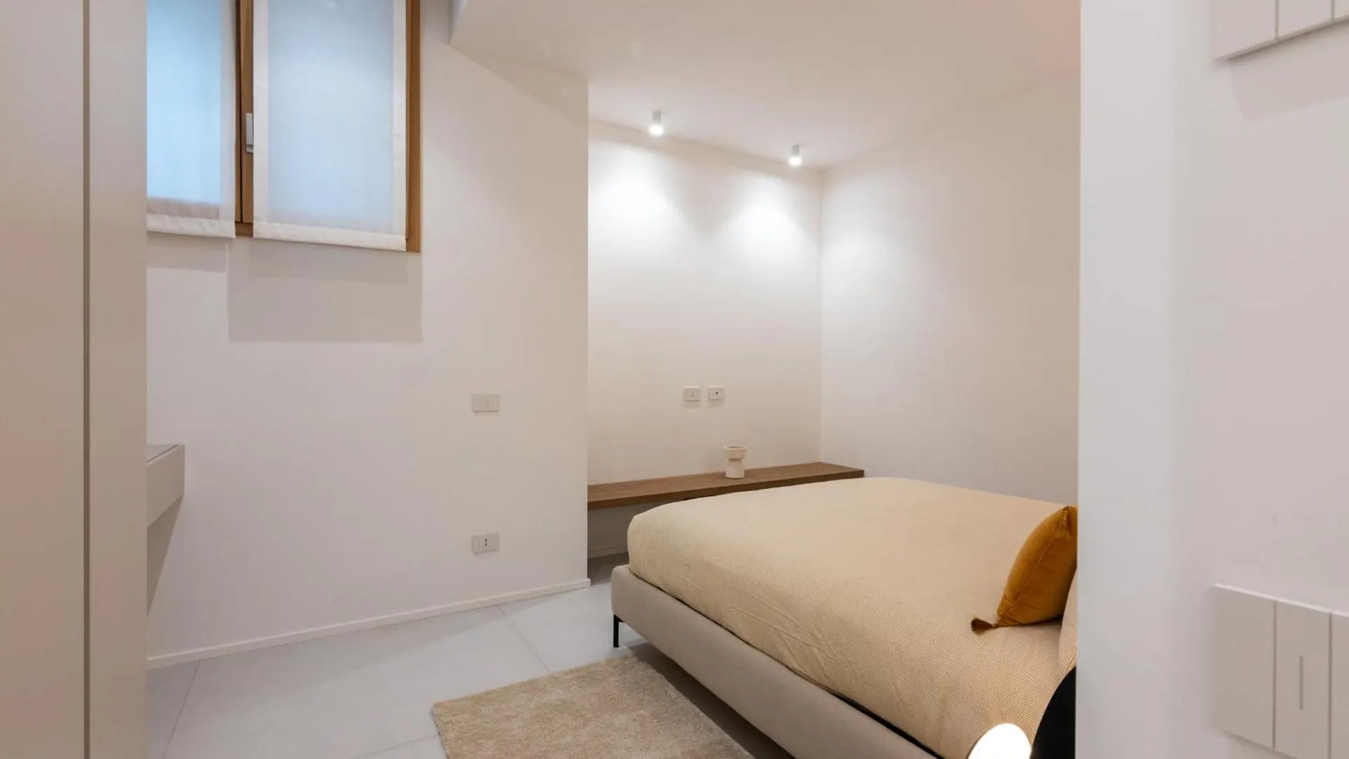 White House Villa Con Posti Auto Milano